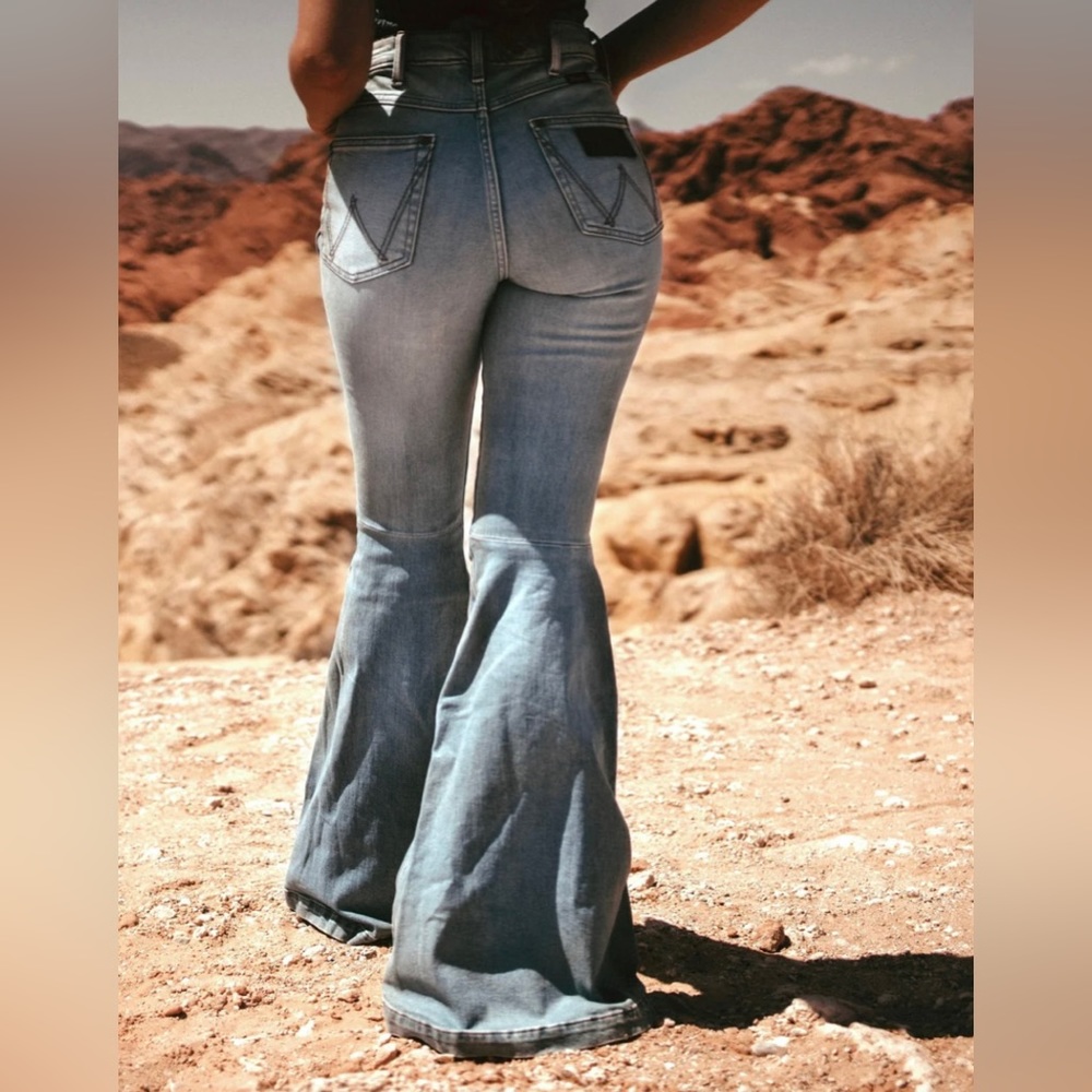 Wrangler Retro SugarLand Light Wash Bell